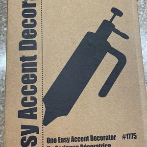 Pamper chef Easy accent decorator